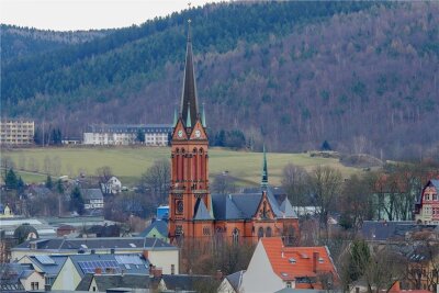 Warum die Kirchenglocken der Nicolaikirche in Aue nicht mehr läuten - Blick aus der Ferne auf die Nikolaikirche in Aue.