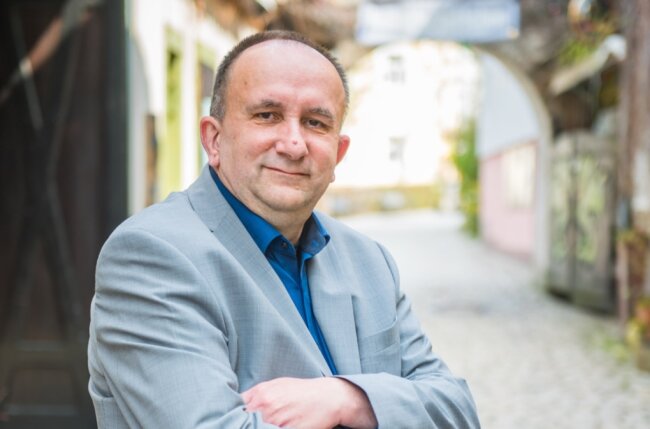 Holger Zimmer ist nach Schwarzenberg zurückgekehrt.  Der 55-Jährige bewirbt sich für die Die Linke fürs höchste Amt im Erzgebirgskreis, das Amt des Landrats. 