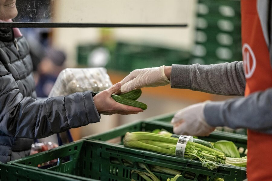 Warum die Plauener Tafel Obst und Gemüse vernichten muss - Tafel-Kunden erhalten Lebensmittel in der Regel zu deutlich günstigeren Konditionen.