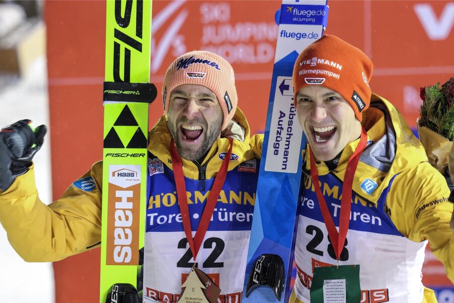 Warum die Skispringerinnen beim Weltcup in Klingenthal zuschauen müssen - Pius Paschke (links) und Stephan Leyhe sorgten mit den anderen deutschen Skispringern für einen traumhafte Saisoneinstand in Ruka.