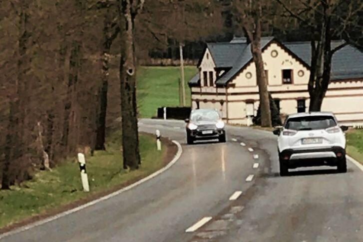 Warum die Straße zwischen Oelsnitz und Eichigt unsaniert bleibt - Das Landesamt für Straßenbau und Verkehr hat lediglich "punktuelle Instandsetzungen" auf der Staatsstraße 308 angekündigt.