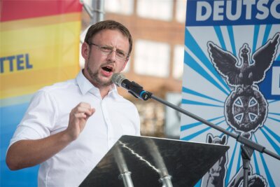 Warum die Wahl von AfD-Politiker Weigand zum Großschirmaer Bürgermeister für ungültig erklärt wurde - Rolf Weigand bei einer Wahlkampfkundgebung 2019 in Cottbus.