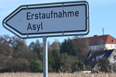 Warum die Zahlen von Asylerstanträgen sinken - Blick auf die sächsische Erstaufnahmeeinrichtung für Asylbewerber in Chemnitz. Gegen den europäischen Trend kamen in Deutschland zu Jahresbeginn weniger Flüchtlinge an.