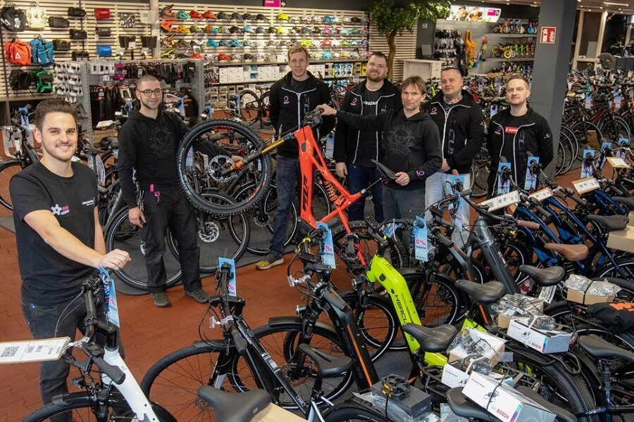 Das Team vom neuen Fahrradmarkt Little John Bikes ist startklar: Christian Schneider, Jens Mütze, Stephan Kühnel, Maximilian Rothe, Peter Friedrich, Christoph Stöbe und Marc Müller (von rechts).