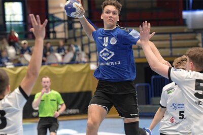 Warum ein Handballspiel den Oberbürgermeister von Limbach-Oberfrohna in die Zwickmühle bringt - Timon Härtig hat beim BSV Limbach-Oberfrohna das Handballspielen erlernt. Jetzt kehrt er mit dem EHV Aue II als Gegner zurück.