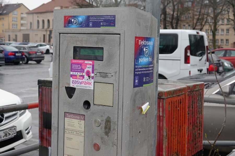Warum ein Parkautomat in Zwickau Autofahrern eine Stunde stahl - Die Uhr dieses Parkscheinautomaten auf dem Platz der Völkerfreundschaft war zwischenzeitlich falsch eingestellt. 
