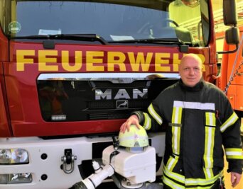 Warum ein Spediteur Feuerwehrmann ist - Christian Meisel ist seit 2016 Mitglied der Hainichener Wehr. Er absolvierte mehrere Fortbildungen, unter anderem zum Sprechfunker, Atemschutzgeräteträger und Truppenführer. 