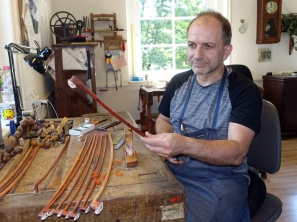 Perry Wunderlich (50) aus Markneukirchen ist in Bad Brambach Bogenbaumeister für Streichinstrumente. Als Mitglied im Fotoclub Vogtland haben seine Bilder auch im Internet ungeteilte Anerkennung bekommen. 