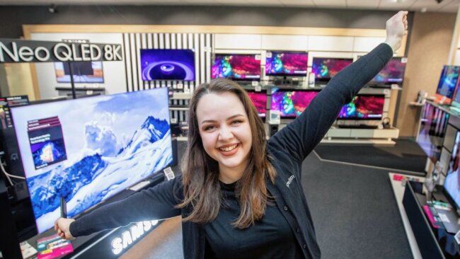 Warum eine 20-Jährige ihre Lehre abbrach und neu startet - Maxi Schröder fühlt sich bei Hifi-Boehm wohl. "Die Arbeit macht Laune und der Tag vergeht wie im Flug", sagt die 20-Jährige.