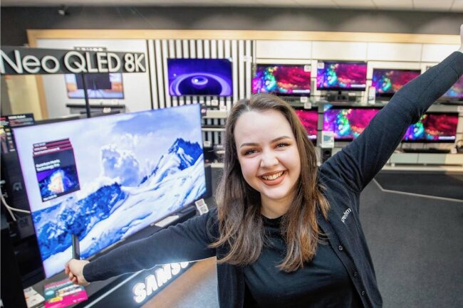 Warum eine 20-jährige Vogtländerin ihre Lehre abbrach und neu startet - Maxi Schröder fühlt sich bei Hifi-Boehm wohl. "Die Arbeit macht Laune und der Tag vergeht wie im Flug", sagt die 20-Jährige.