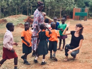 Warum eine Mülsenerin in Kenia lebt - Zu Besuch in Siaya im Westen des Landes, wo als Hilfsprojekt eine Grundschule für 200 Kinder und ein Waisenhaus entstanden sind.