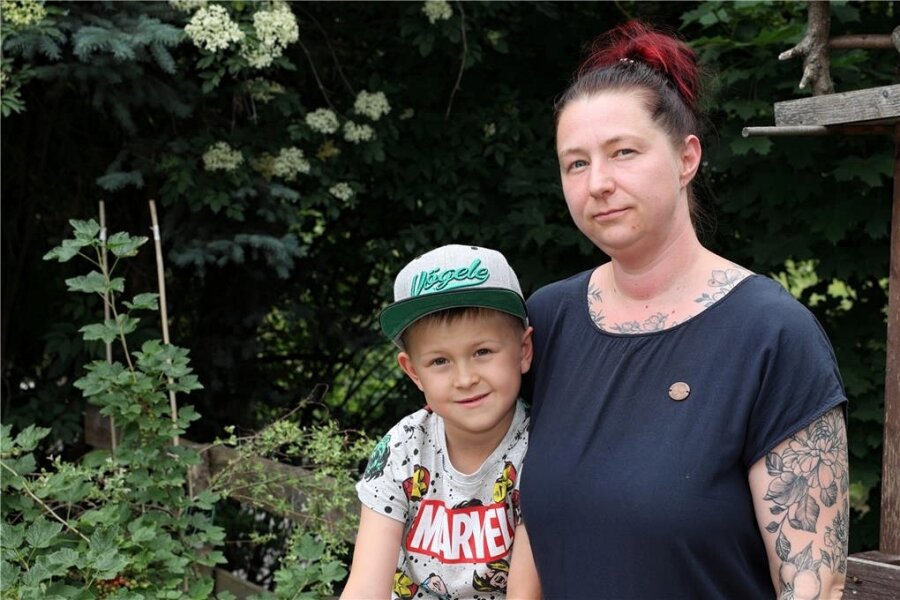 Warum eine Mutter im Erzgebirge für die Wunschschule ihres Sohnes kämpft - Susan Mürmel freut sich, dass ihr Sohn Stuart nun doch in Grünhain eingeschult werden kann.