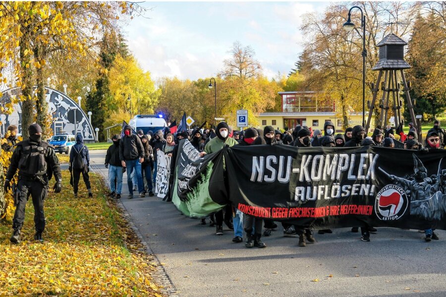 Warum eine NSU-Ausstellung in Johanngeorgenstadt nicht gezeigt werden durfte - 150 Teilnehmer, 50 Störer, 100 Polizisten: Vor einer Woche marschierte die Antifa durch Johanngeorgenstadt.