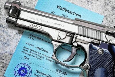 Warum es bei der Verschärfung des Waffenrechts hakt - Wer in Deutschland eine Waffe erwerben will, braucht dazu einen Waffenschein. Die Innenministerin Nancy Faeser will die Voraussetzungen für die Ausstellung des Scheins noch einmal überarbeiten. 