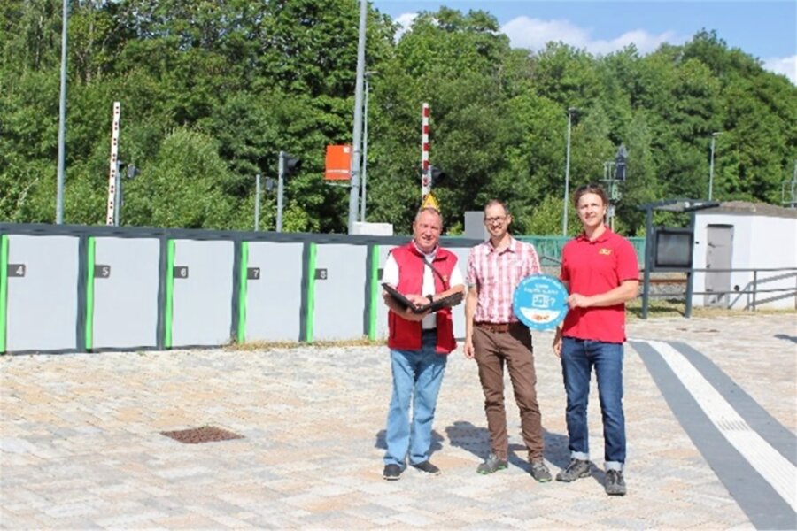 Warum es für den P+R-Parkplatz in Annaberg-Buchholz nur für Note 2 reichte - Checkten den P+R Parkplatz: Jörg Petzold (ACE), Mario Dammköhler (Stadt) und Falk Hoffmann (ACE/v. l.).
