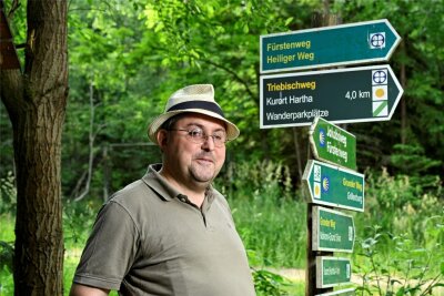 Warum gibt es in Sachsen nicht mehr Wanderwege, Herr Wegewart? - Kreiswegewart André Kaiser kümmert sich im Tharandter Wald um die Beschilderung der Wanderwege.
