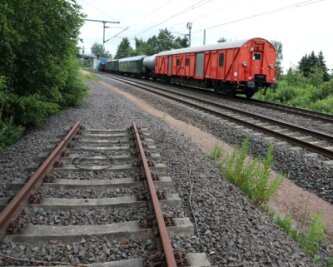 Warum hat die Bahn Schienen in St. Egidien abgebaut? - Auf dem Gebiet des ehemaligen "VEB Nickelhütte St. Egidien" wurden früher Unmengen an Rohstoffen über die Schiene transportiert. Heute endet so manches Gleis im Nirgendwo. 