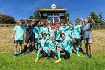Warum Kottengrün am Wochenende gleich dreimal feiert - Die Fußballer feierten mit einem Jugend-Spiel ihr Jubiläum. Im Bild die C-Jugend, zu der auch Kicker aus Grünbach, Falkenstein und Schöneck gehören.