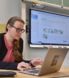 Warum Laptops für Lehrer und Schüler gut sind - Für Lehrerin Doreen Schindler ist digitaler Unterricht optimal: Damit könne Lernen variabler auf jeden Schüler zugeschnitten werden. 