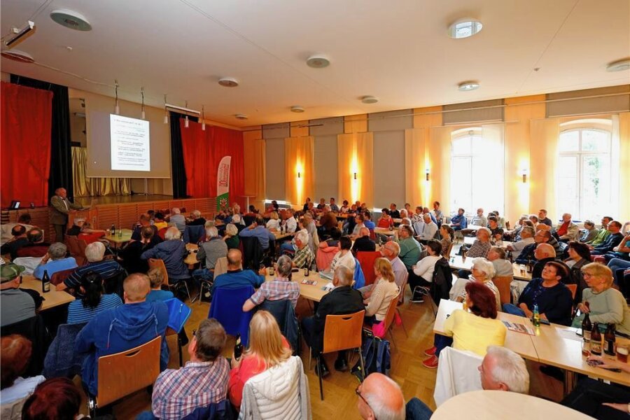 Warum Oberlungwitz älter als 750 Jahre ist - Rund 170 Zuhörer erlebten den Vortrag von Professor Karlheinz Hengst. 