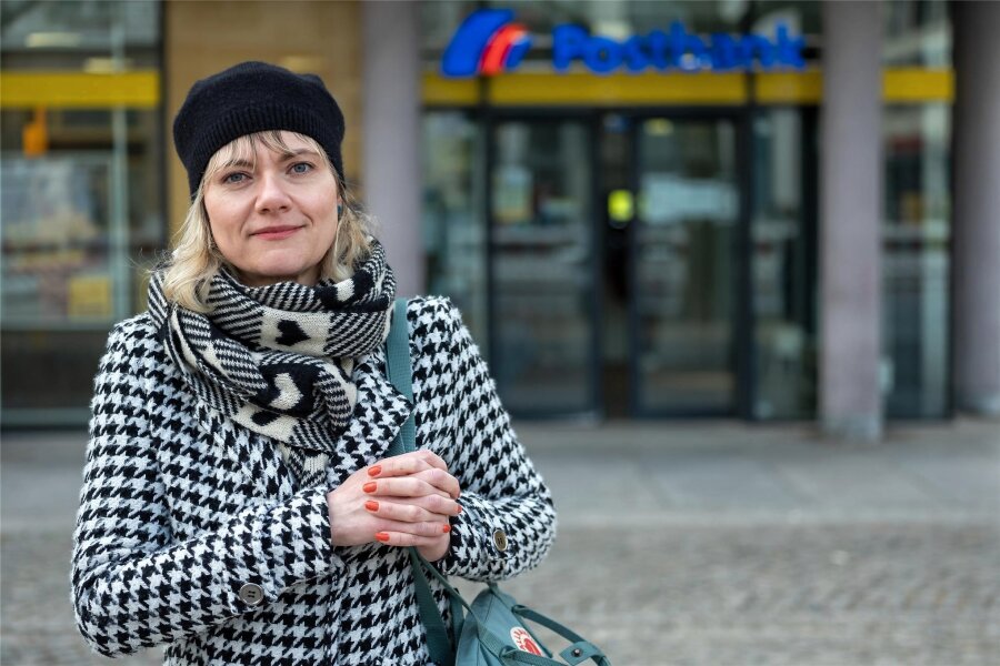 Warum Postbank-Kunden wochenlang nicht an ihr Geld kamen - Anja Hoffmann aus Dresden hat sechs Wochen lang auf ihre neue Bankkarte für das Girokonto bei der Postbank warten müssen. Für eine zweite Karte gab es bislang noch nicht mal eine Rückmeldung.ospress