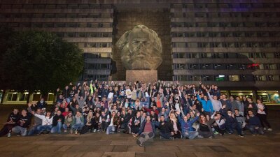 Warum sich 300 Chemnitzer nachts am Marx-Kopf treffen - 