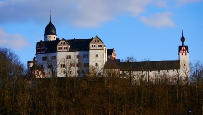 Warum sich eine Isländerin ins Schloss Rochsburg verliebt hat - Erhaben thront die Rochsburg auf einem Felsen hoch über der Zwickauer Mulde. Das Gemäuer ist der auf Islandlebenden Malerin Barbara Grilz bisher nur durch Fotos und Beschreibungen bekannt. 