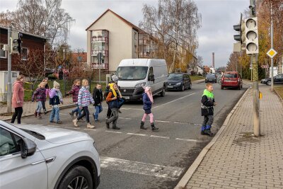 Warum sich Treuen keinen Fußgängerüberweg für die Kinder leistet - Haben Treuens Kinder keine Lobby? Die Ampel an der Oststraße ist tot. Für Überwege ist kein Geld da.