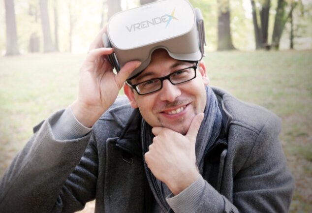 Manuel Dudczig, Gründer der Vrendex GmbH, ist Spezialist, wenn es darum geht, die virtuelle Brille aufzusetzen. 