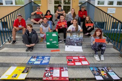 Warum vogtländische Schüler an die Wahlurne treten - Die Klasse 9a der Plauener Käthe-Kollwitz-Schule fertigte Wahlplakate für die bevorstehenden Bundestagswahl an. 