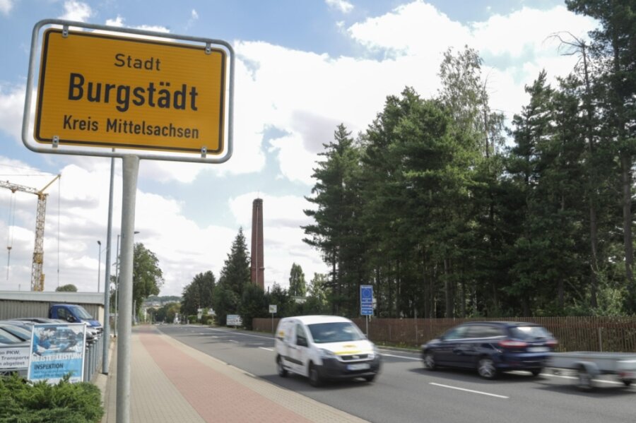 Warum Wege bald gesperrt sein könnten - Die Chemnitzer Straße ist eine wichtige Straße in Burgstädt. Im Straßenverzeichnis ist sie als Kreisstraße aufgeführt - von überörtlicher Bedeutung und Verbindungsstraße nach Hartmannsdorf. 