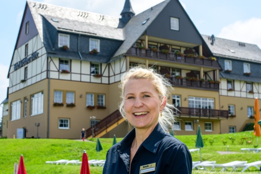 Im Sommer vergangenen Jahres konnte sich Kathleen Zimmermann-Bock, Direktorin des Travdo-Hotels in Seiffen, noch über viele Gäste freuen. Vor den Winterferien wurden nun aber auch hier weniger Zimmer gebucht als vor der Pandemie im Januar 2019. 