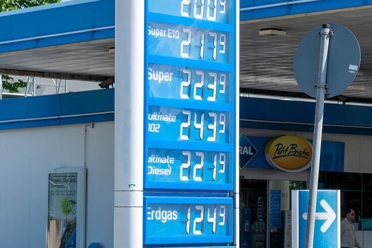 Was beim Kunden vom Tank-Rabatt ankommt - An der Aral-Tankstelle in Mittweida lagen die Preise noch am Dienstag, 10.50 Uhr, teils deutlich über der Schwelle von zwei Euro. 