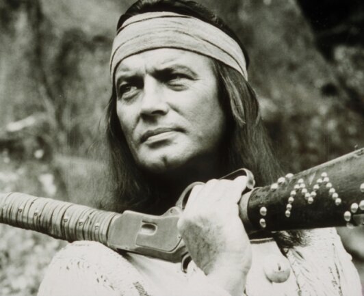 Was besagt der Ausruf "Howgh" bei den Indianern? - Pierre Brice hat als Darsteller des Apachenhäuptlings Winnetou auf der Leinwand und bei den Karl-May-Festspielen in Bad Segeberg Anteil an der Verbreitung des Wortes "Howgh" als Indianer-Redensart. 