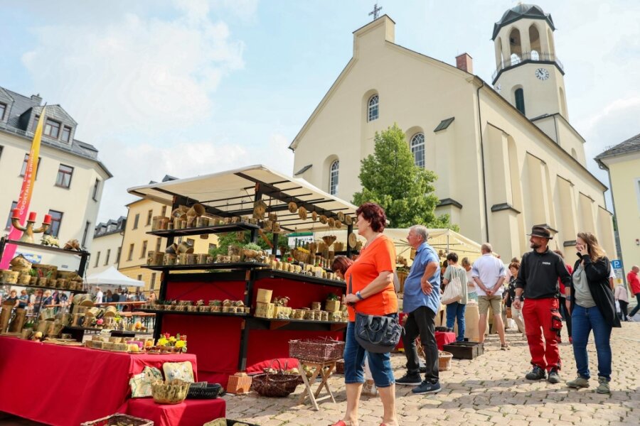 Was Besucher beim Auerbacher Töpfermarkt erwartet - Am Wochenende lockt der traditionelle Töpfermarkt nach Auerbach.