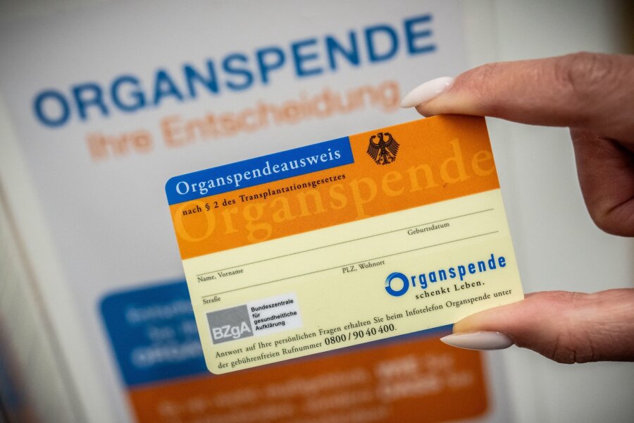 Was bringt der neue Anlauf für Organspenden? - Auf www.organspende-register.de können Menschen ab 16 Jahren dokumentieren, ob sie zu einer Organspende nach dem Tod bereit sind oder nicht.