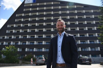 Was der neue Chef des Ifa-Hotels in Schöneck vorhat - Stammt aus Zeulenroda: Martin Lenßner ist neuer Direktor im Ferienpark Schöneck. 