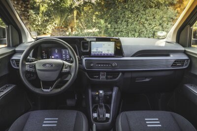 Was der neue Ford Tourneo Courier alles auf dem Kasten hat - Auf der Höhe der Zeit: Das Cockpit und das Infotainment mit digitalen Anzeigen und Infotainment mit WLAN-Hostspot sind up-to-date.