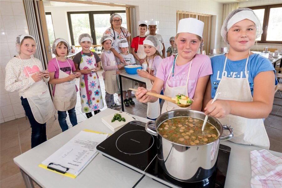 Was die Volkshochschule in Olbernhau in den Ferien so attraktiv macht - Wie im vergangenen Jahr war der Kochkurs einer der beliebtesten Kurse der Ferienakademie.