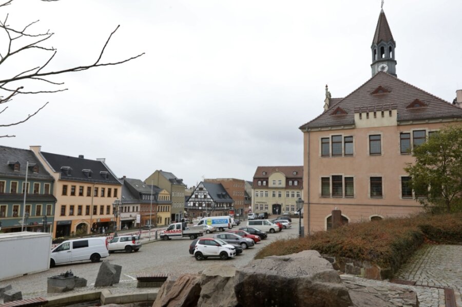 Was dieses Jahr aus den Weihnachtsmärkten werden soll - Nach dem Ausfall 2020 könnten am Altmarkt in Hohenstein-Ernstthal dieses Jahr im Advent wieder die Buden aufgebaut werden. Sicher ist das aber noch nicht. 