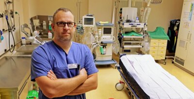 Was ein Pfleger in der Notaufnahme erlebt - Marko Hollmann, Fachpfleger für Anästhesie und Intensivmedizin, arbeitet in der Notaufnahme des Glauchauer Rudolf-Virchow-Klinikums. Bei allem Stress, macht er seine Arbeit richtig gern. 