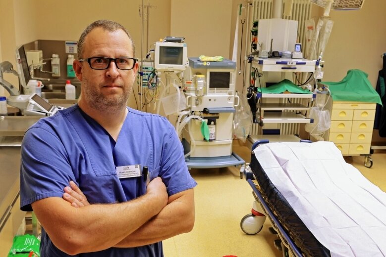 Was ein Pfleger in der Notaufnahme erlebt - Marko Hollmann, Fachpfleger für Anästhesie und Intensivmedizin, arbeitet in der Notaufnahme des Glauchauer Rudolf-Virchow-Klinikums. Bei allem Stress, macht er seine Arbeit richtig gern. 