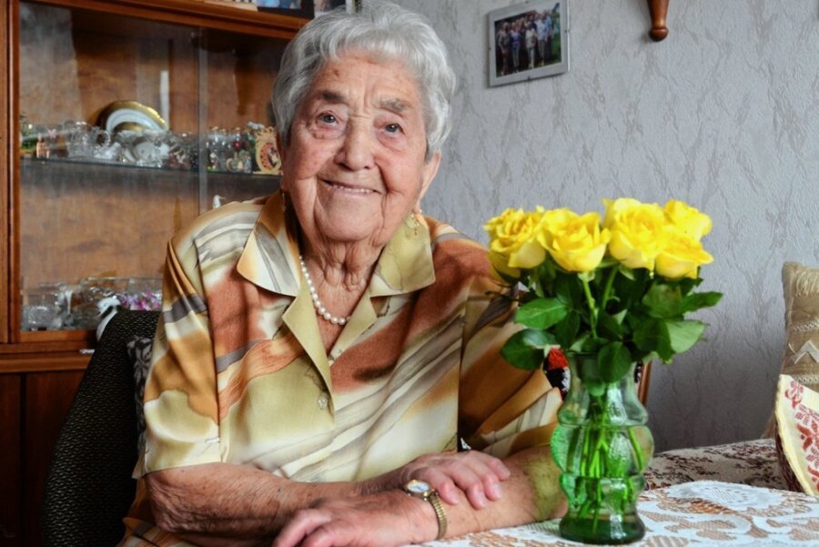 Was eine 105-jährige Ellefelderin glücklich macht - Unternehmungslustig ist Marianne Drabek mit 105 Jahren immer noch. Gerne würde sie mit jemandem mal wieder Halma oder Karten spielen. All ihre Bekannten von früher haben ihr hohes Alter nicht erreicht.