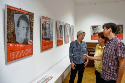 Was eine Ausstellung in Chemnitz mit der Altkanzlerin zu tun hat - Die Macherinnen der Schau "Chemnitzer Frauen aus Geschichte und Gegenwart": Eléonore Roedel, Ursel Schmitz und Beate Kunath (von links).