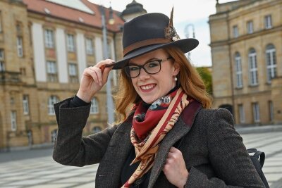 Was eine Chemnitzerin mit Schottland verbindet - Tina Köhler hat Sehnsucht nach Schottland. Um die zu lindern, kleidet sie sich manchmal in Tweed-Jacke oder -Mantel. Zudem hat sie eine Geschäftsidee entwickelt, die Deutschen die schottische Kultur näher bringen soll.