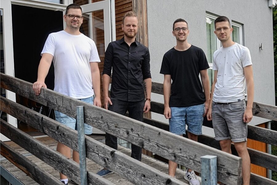 Was es mit dem Klangholz-Konzert auf Schloss Voigtsberg auf sich hat - Philipp Wappler, Christian Gebhardt, Sebastian Wappler und Richard Wappler (von links). Foto: Joachim Thoß