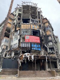 "Was für ein Wahnsinn": Was Marco Wanderwitz bei seinem Besuch in Kiew erlebte und warum er Andrij Melnyk traf - Zerstörtes Wohnhaus in dem Kiewer Vorort Irpin. Durch die Stadt verlief die Front.