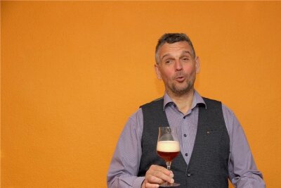 Was gibt's für neues Bier aus dem Osten? - Lebt in Radeberg, arbeitet aber nicht für Radeberger: Jens Zimmermann ist seit 2015 Leiter der Sektion Ost im Verband der deutschen Diplom-Biersommeliers. Am Tag des Bieres lädt der 56-Jährige zu einer Onlineverkostung von sechs ostdeutschen Bieren ein.