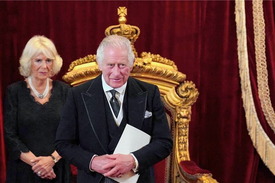 Was Glauchau mit der Krönung Charles III. zu tun hat - König Charles III., hier mit Königsgemahlin Camilla, wird am Samstag gekrönt.