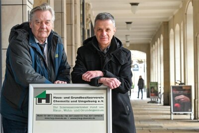 Was Hausbesitzern in Chemnitz auf den Nägeln brennt - Wollen Orientierung bieten: Uwe Schubert und Steffen Steinert (r.)vom Haus- und Grundbesitzerverein.